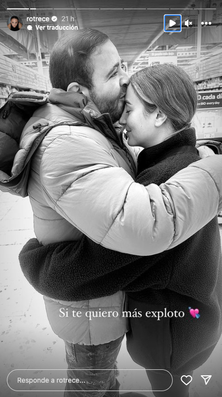 Rocío Flores con su hermano David abrazados