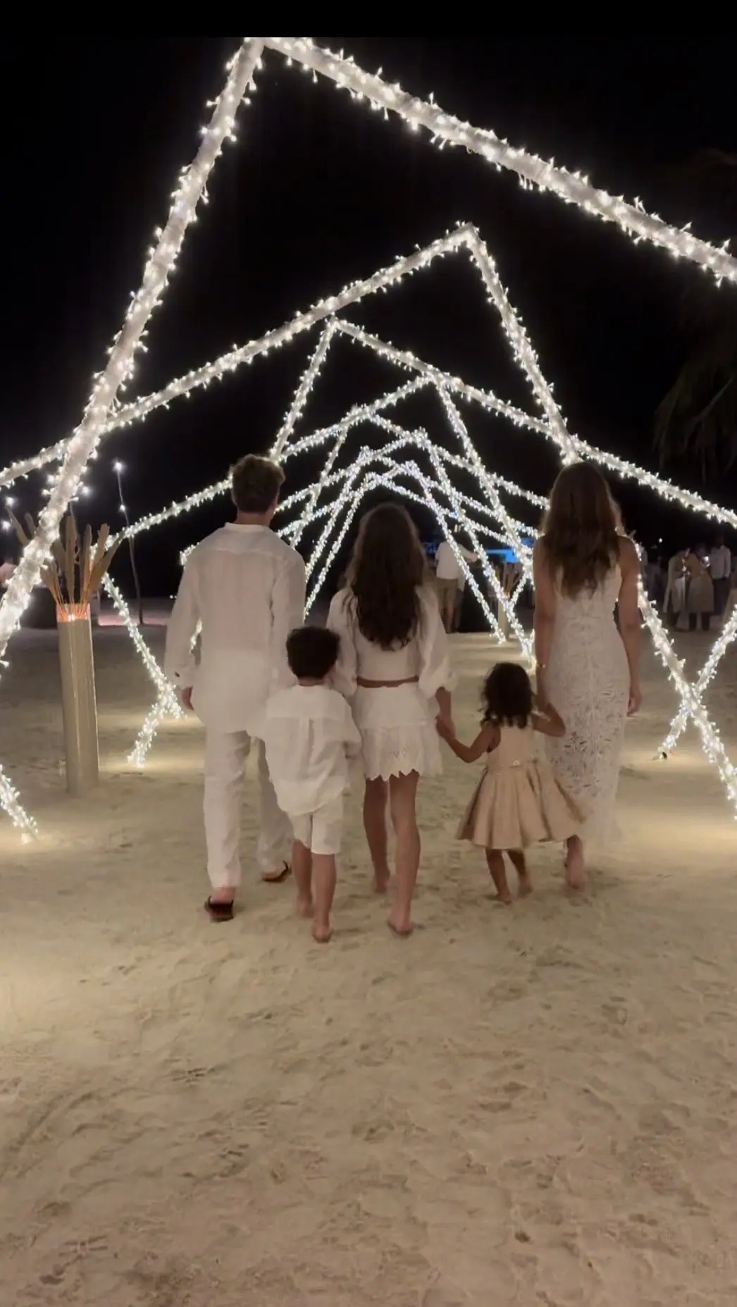 Bisbal en fin de año en la playa con su familia