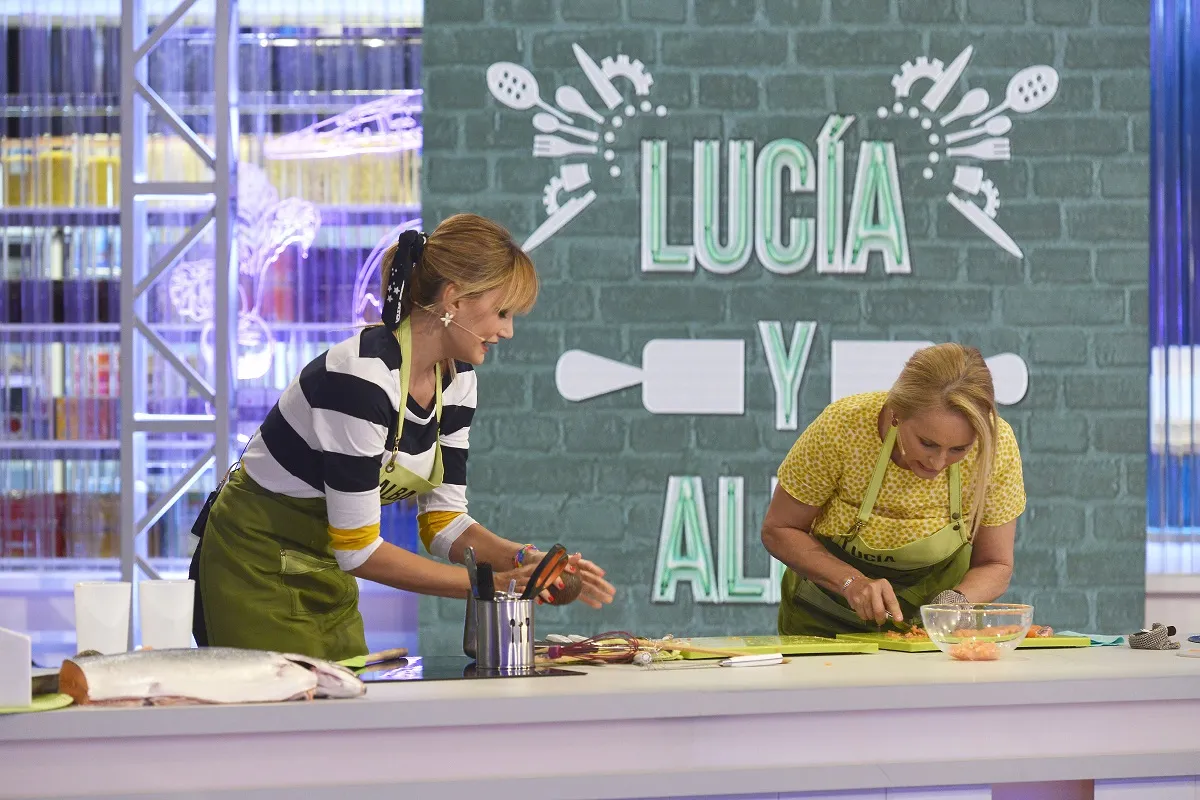Alba y Lucía en 'La última cena'.