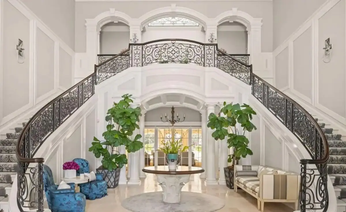 Mark Wahlberg Mansion Escalera