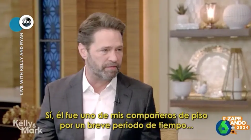 Jason Priestley en 'Live with Kelly and Mark' de la ABC hablando de Brad Pitt.