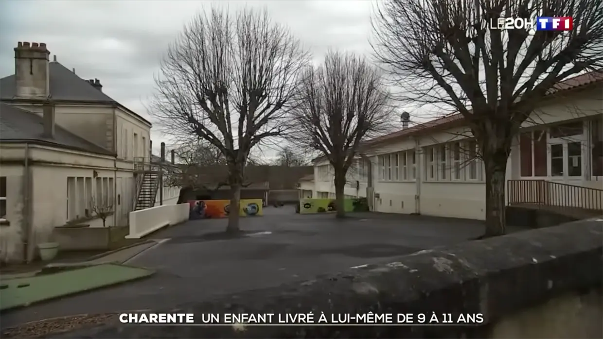 Escuela del niño francés abandonado por su madre.
