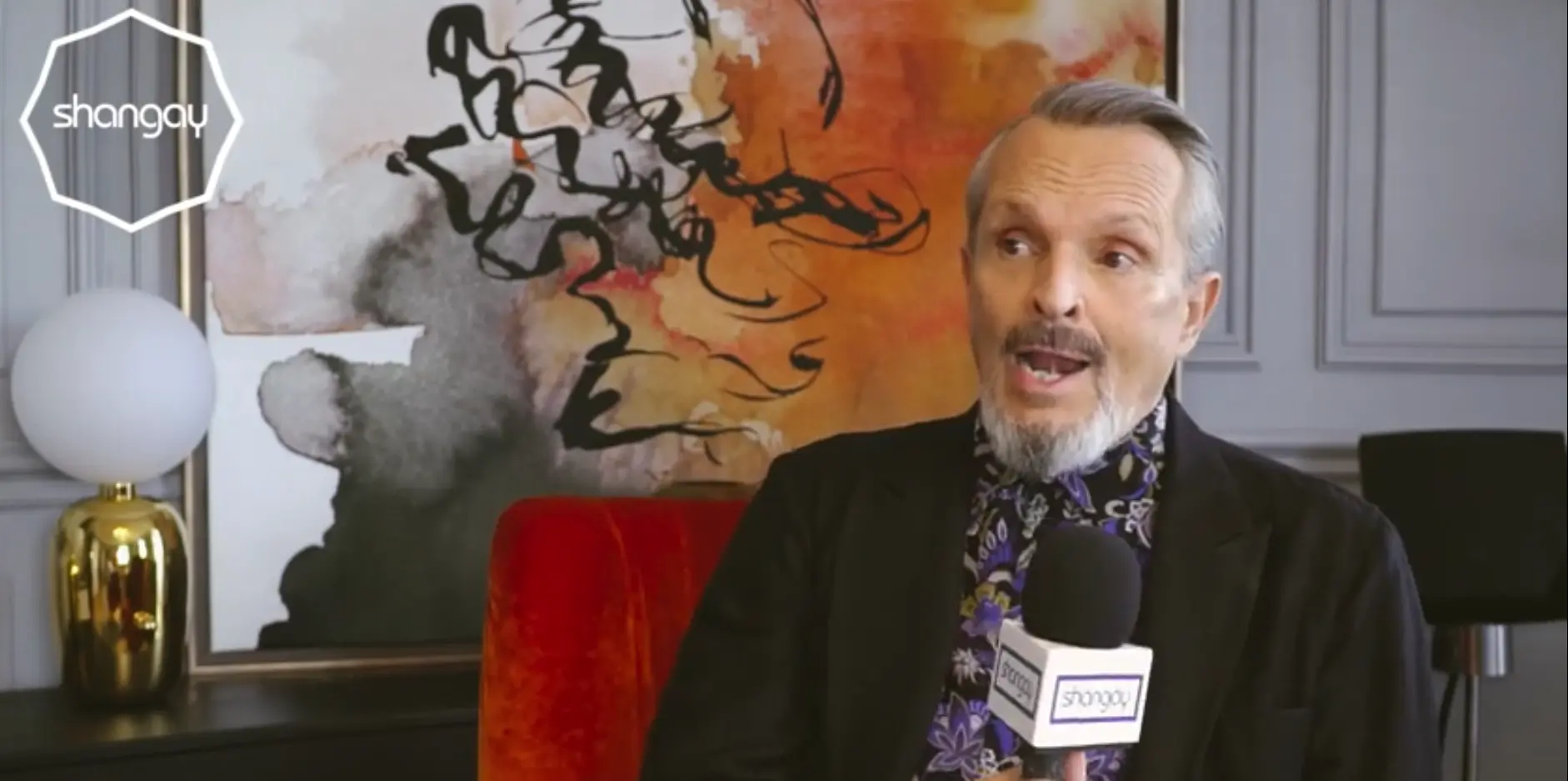 Miguel Bosé en su entrevista con Shangay