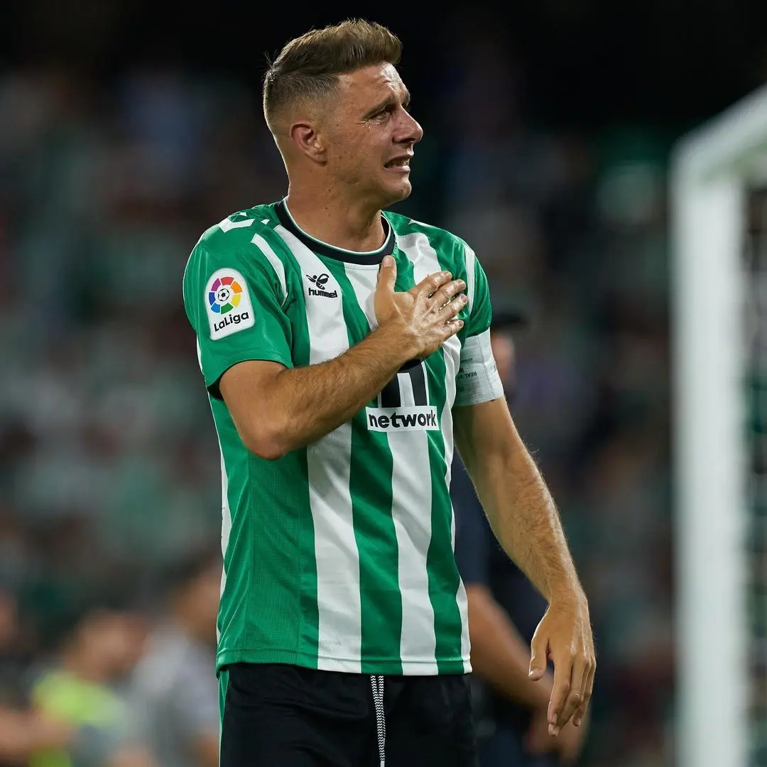 Joaquín Sánchez en una imagen en el campo de fútbol llorando