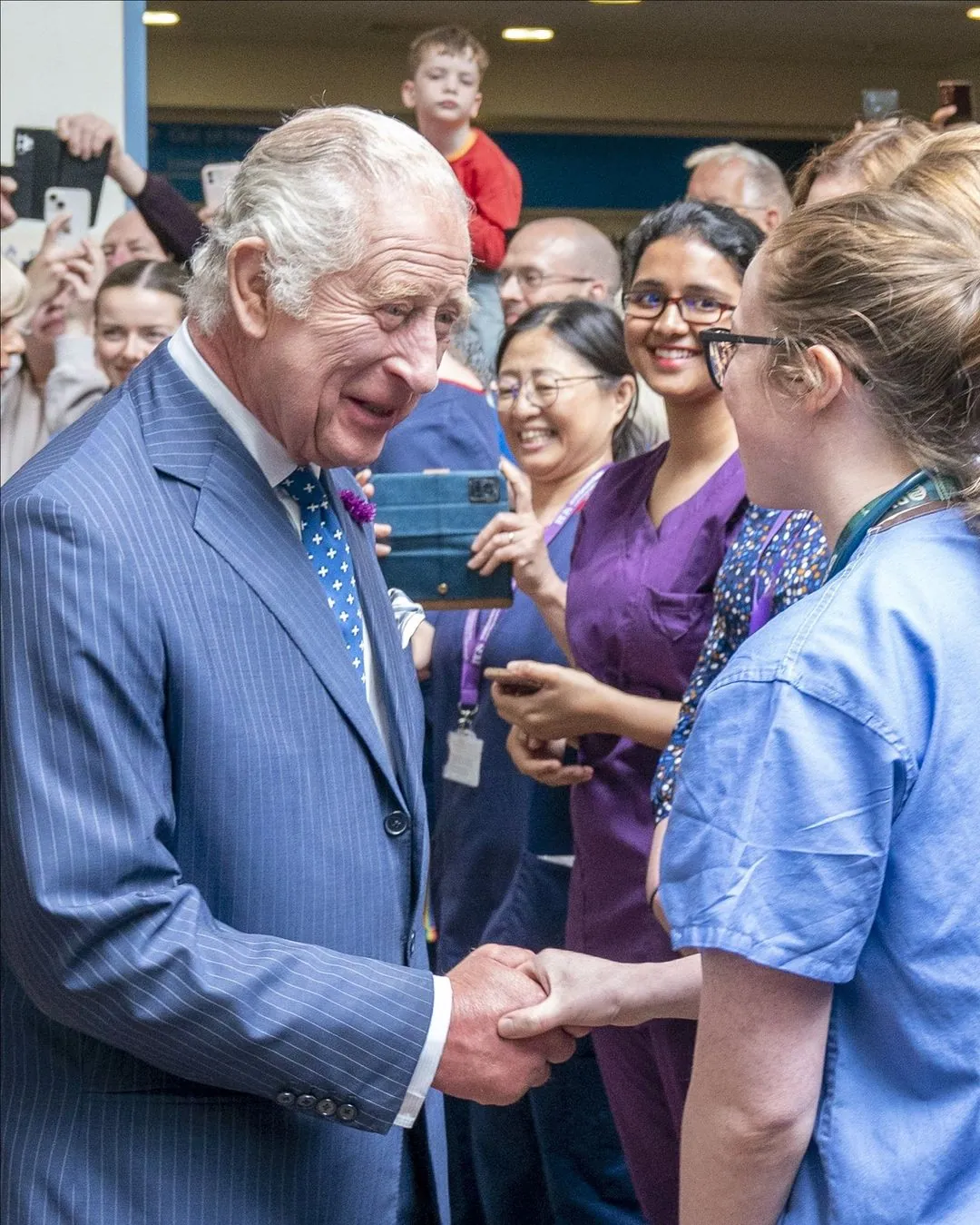El Rey Carlos III emite un nuevo comunicado para agradecer el cariño tras anunciar su cáncer