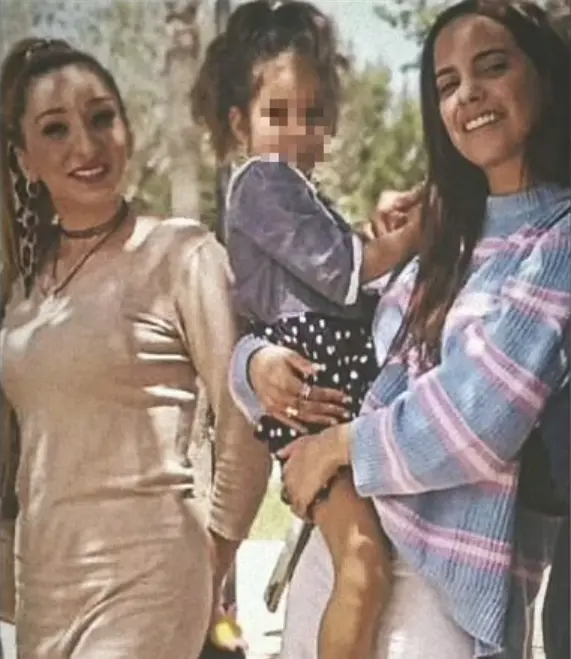 Michu y Gloria Camila con la pequeña Rocío.