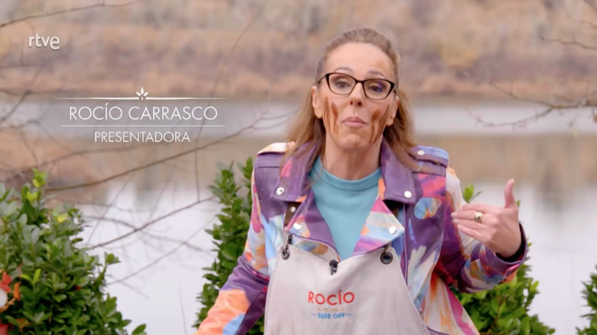 Alba Carrillo y Rocío Carrasco, jugando con el chocolate en 'Bake Off'.