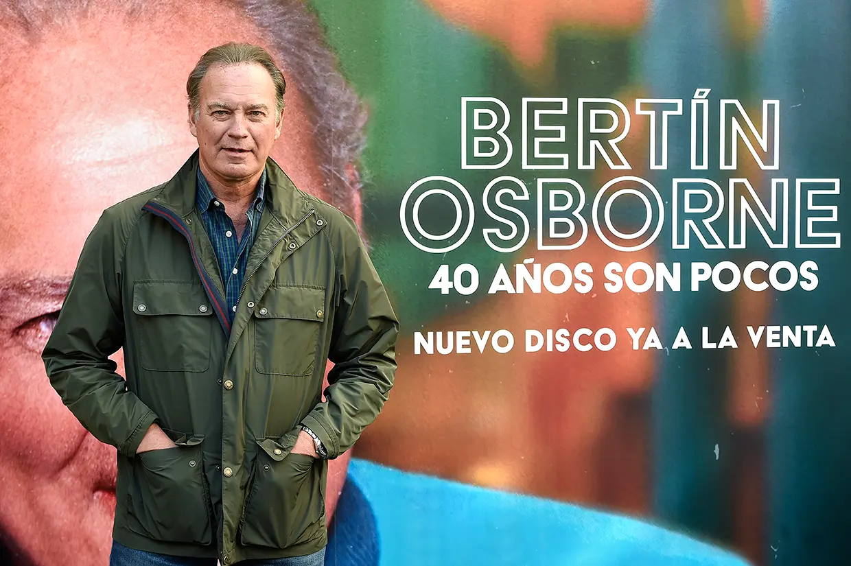 Bertín Osborne en una promo de su disco.