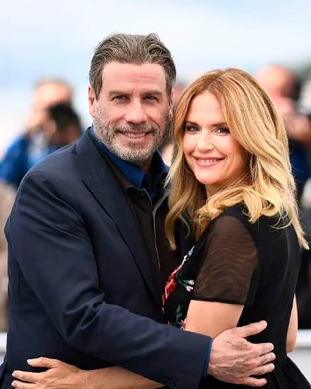 Con su difunta esposa, Kelly Preston, que murió también victima del cáncer.