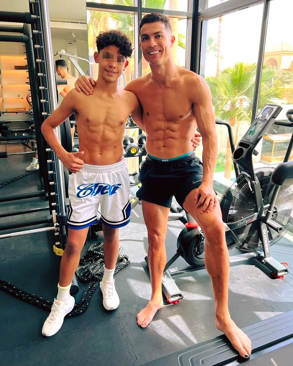 Cristiano Ronaldo y su hijo, como dos gotas de agua