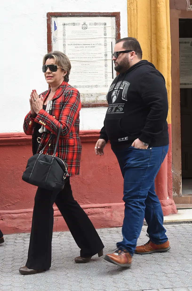 La madre y el hermano del acusado, María José y Chema.