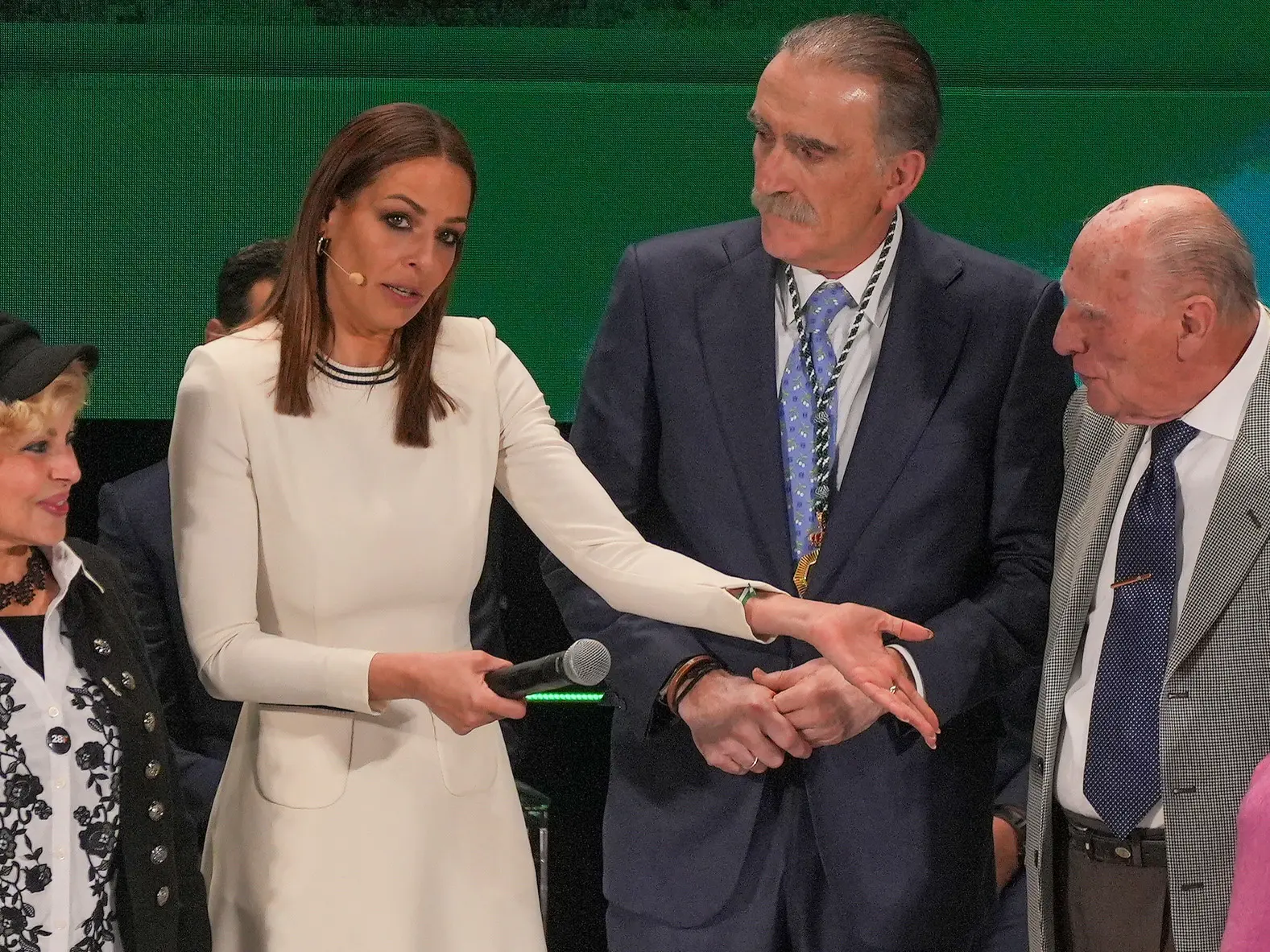 Eva González durante la entrega de los títulos de Hijo Predilecto y las Medallas de Andalucía 2024 con motivo del Día de Andalucía.