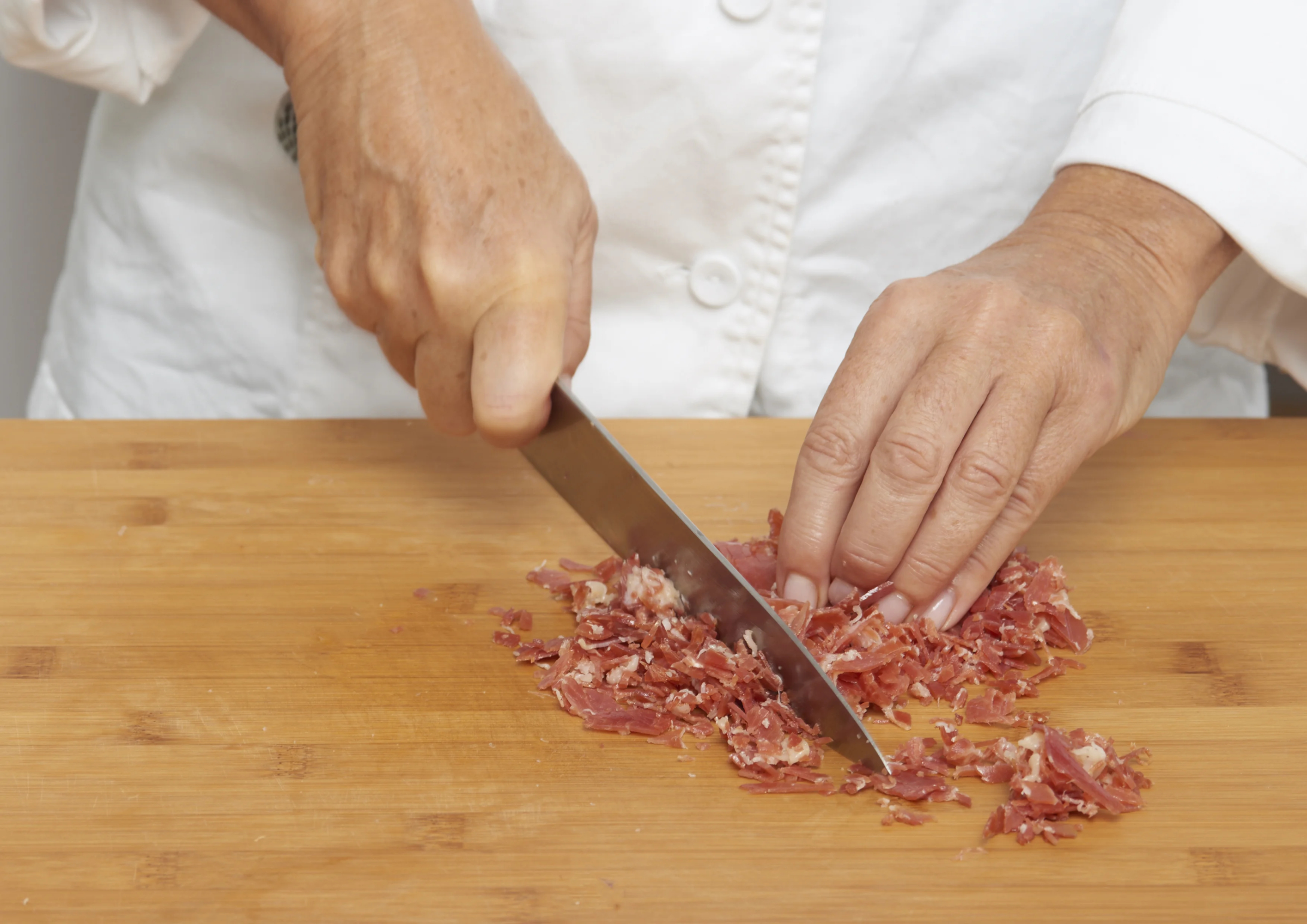 Puedes probar a añadir otros embutidos como jamón en esta receta.