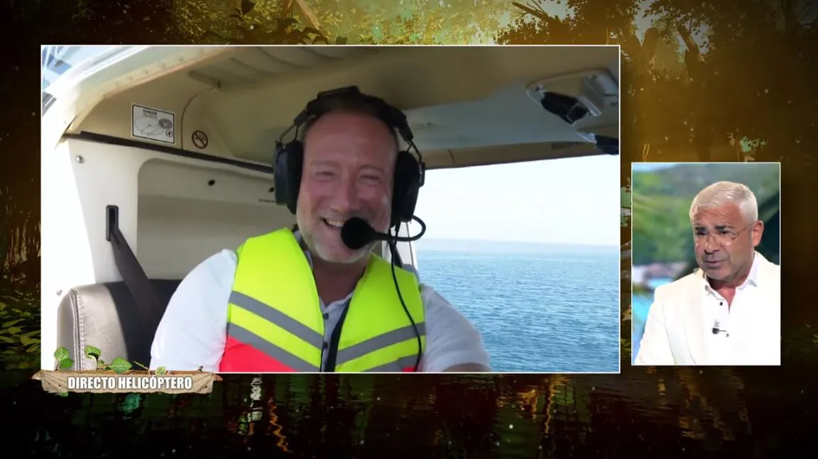 Jorge Javier hablando en 'Supervivientes' con Pedro García Aguado, en el helicóptero.