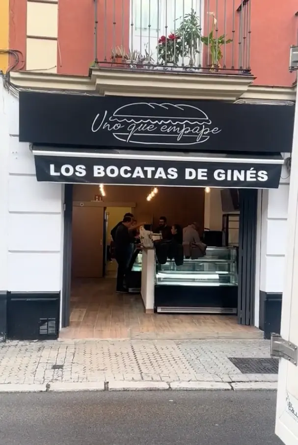 Ginés Corregüela en su bocadillería.