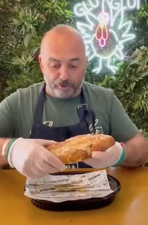 Ginés Corregüela en su bocadillería.