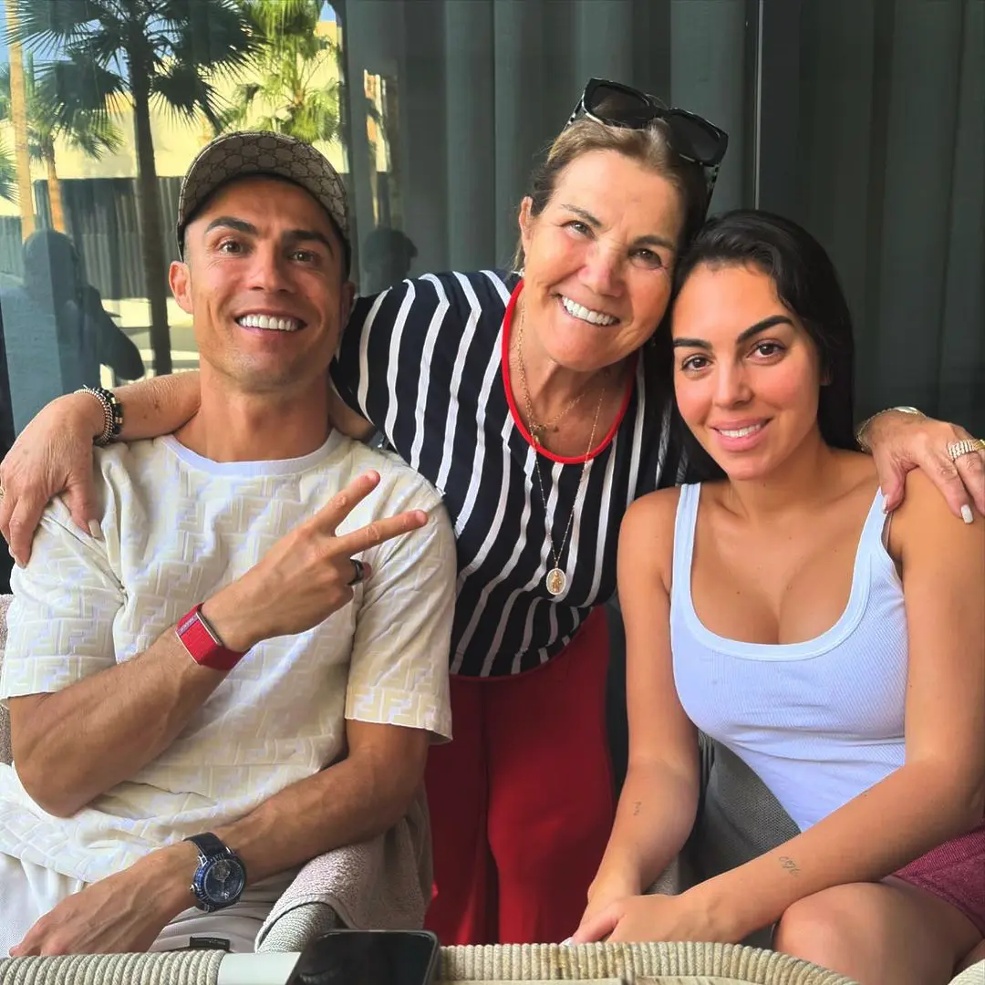 Cristiano con su madre Dolores Aveiro y Georgina