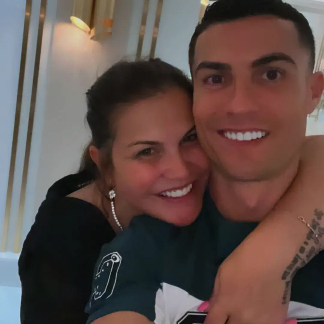 Cristiano con su hermana Katia Aveiro