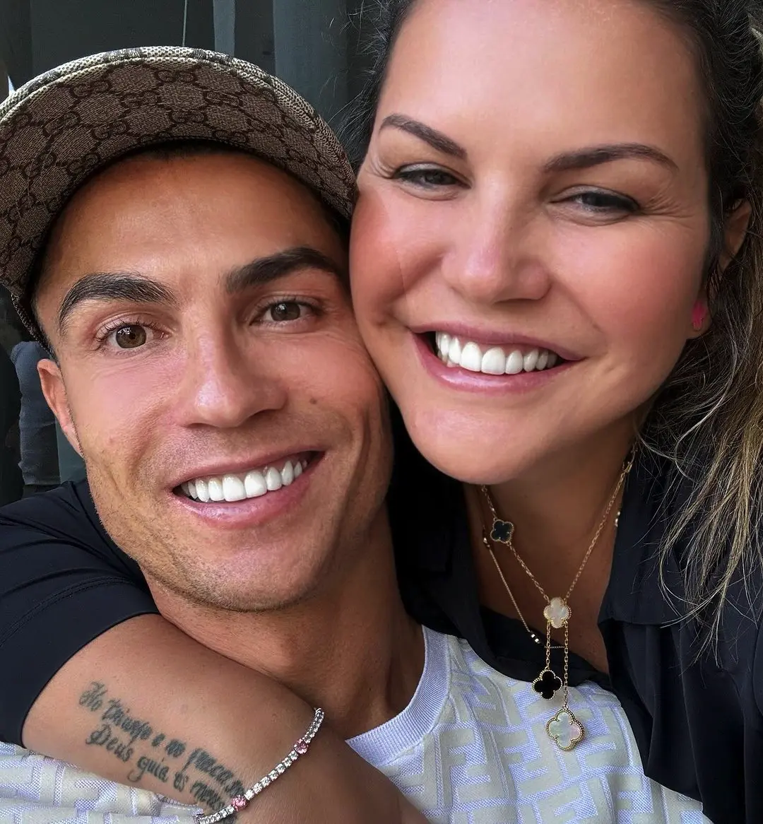 Cristiano con su hermana Katia Aveiro