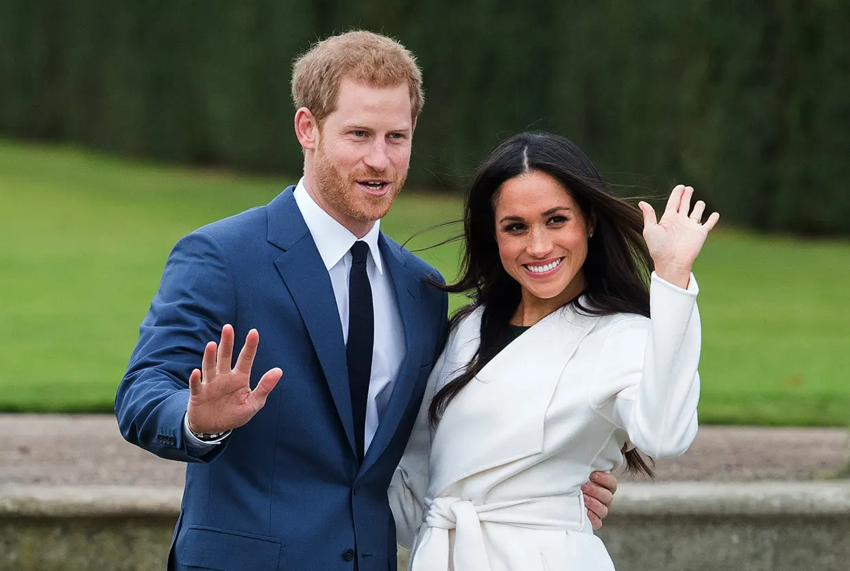 Harry y Meghan saludando