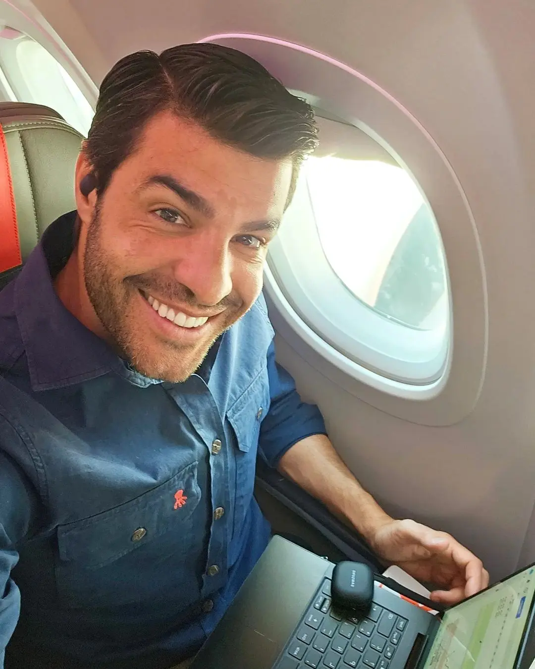Miguel Torres en una imagen en un avión