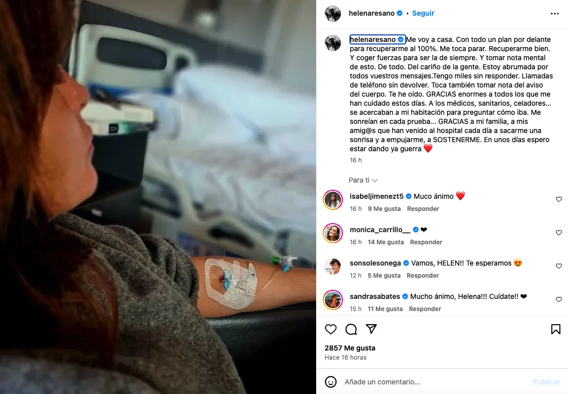 Helena Resano en una imagen de redes anunciando su alta hospitalaria