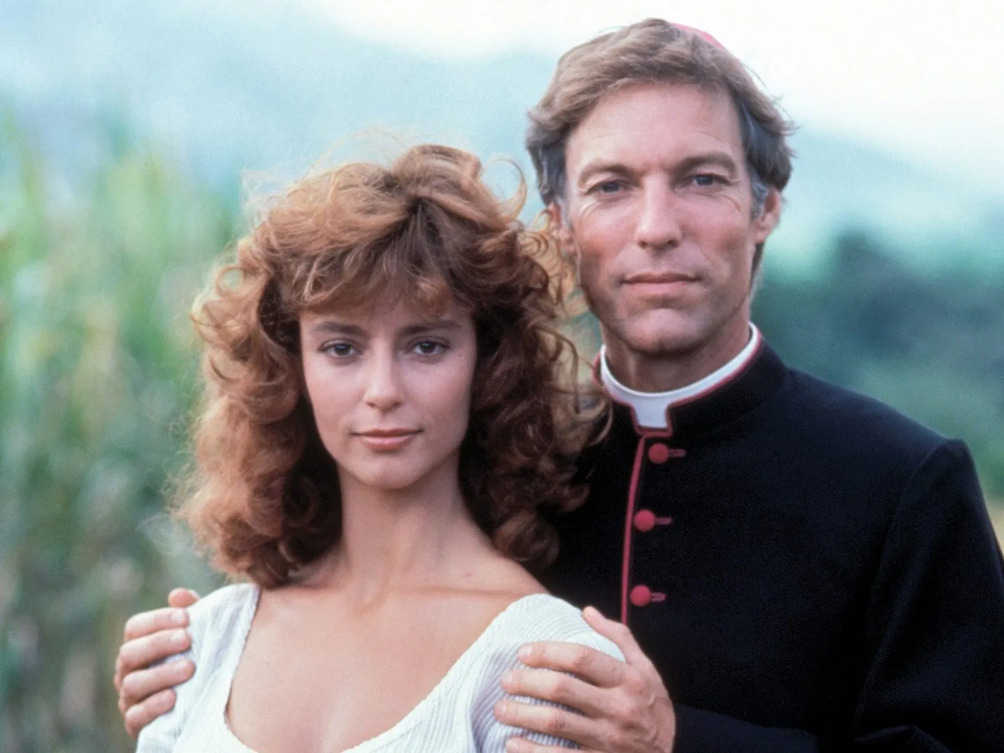 Rachel Ward y Richard Chamberlain en 'El pájaro espino'.