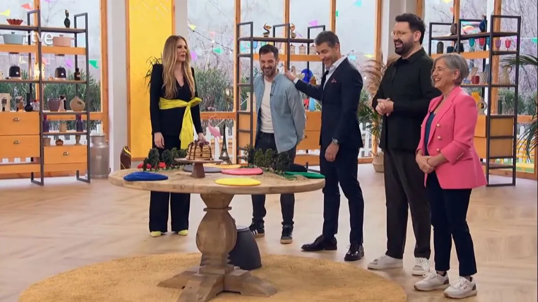 Joseba Arguiñano fue recibido por Paula Vázquez y los jueces de 'Bake off'.