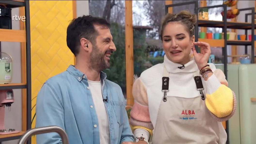 Alba Carrillo tontea con Joseba Arguiñano en Bake off
