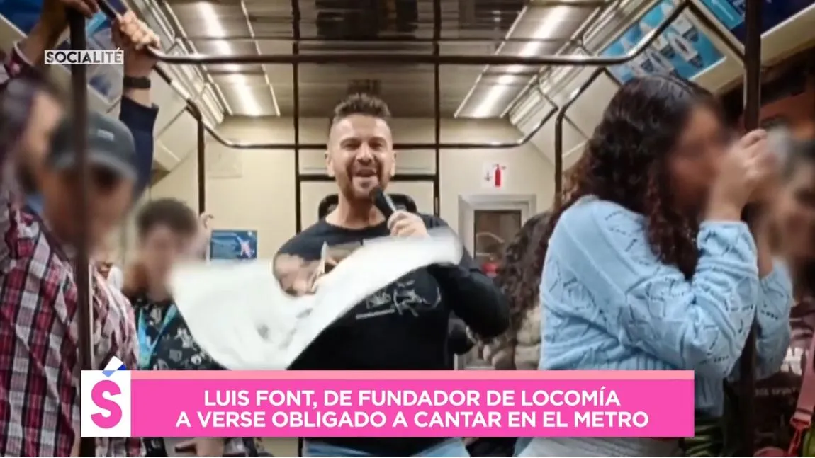Luis Font, de Locomía', cantando en el metro.