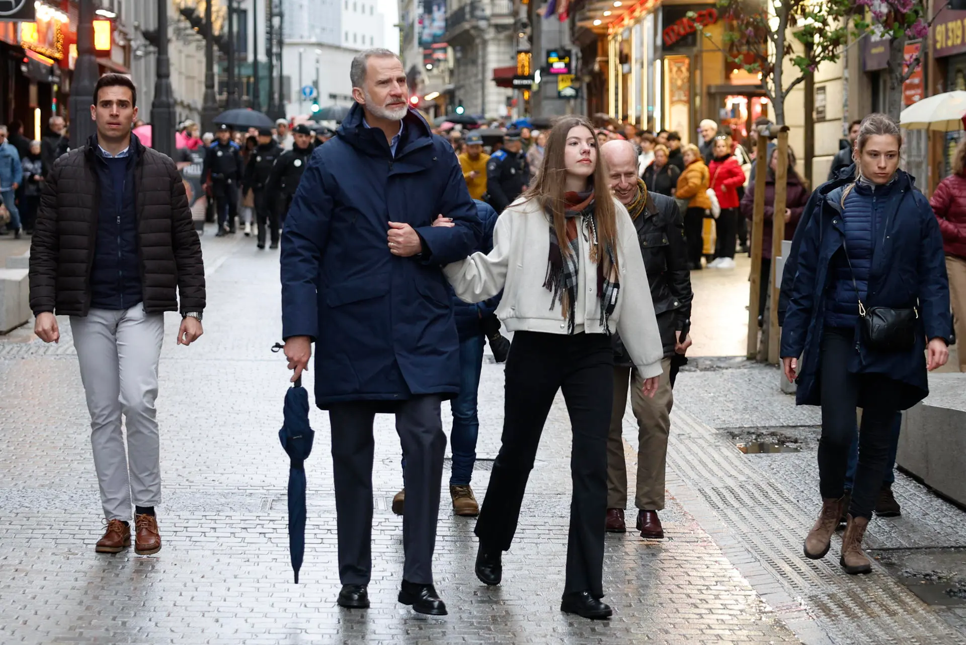 El rey Felipe y la infanta Sofía, durante la procesión