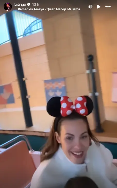 Jessica Bueno y Luitingo, muy felices en Disney con los hijos de ella.