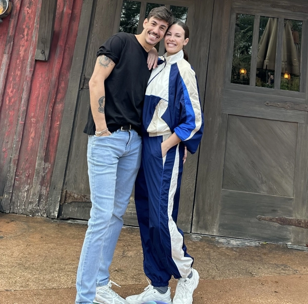 Luitingo y Jessica Bueno en Disneyland Paris