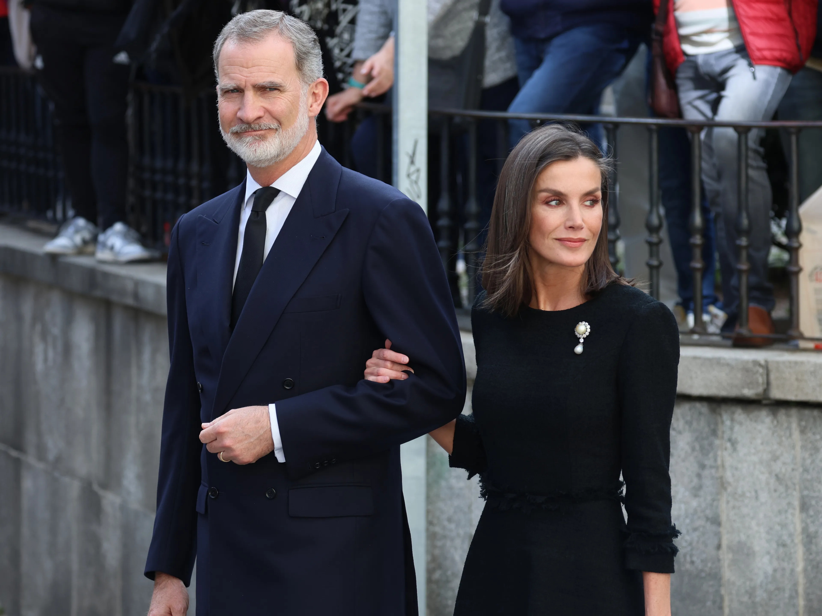 Felipe y Letizia, cogidos del brazo.