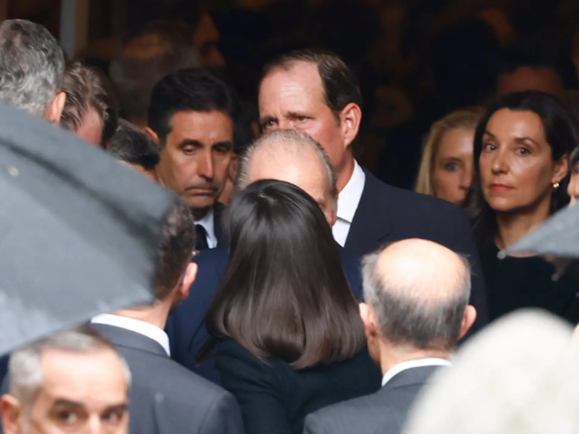 La reina Letizia abraza a Juan Carlos I.