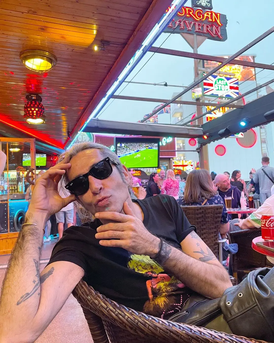 Mario Vaquerizo en un bar de Benidorm.