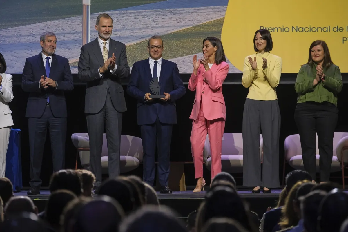 Felipe y Letizia en Canarias, ayer por la mañana.