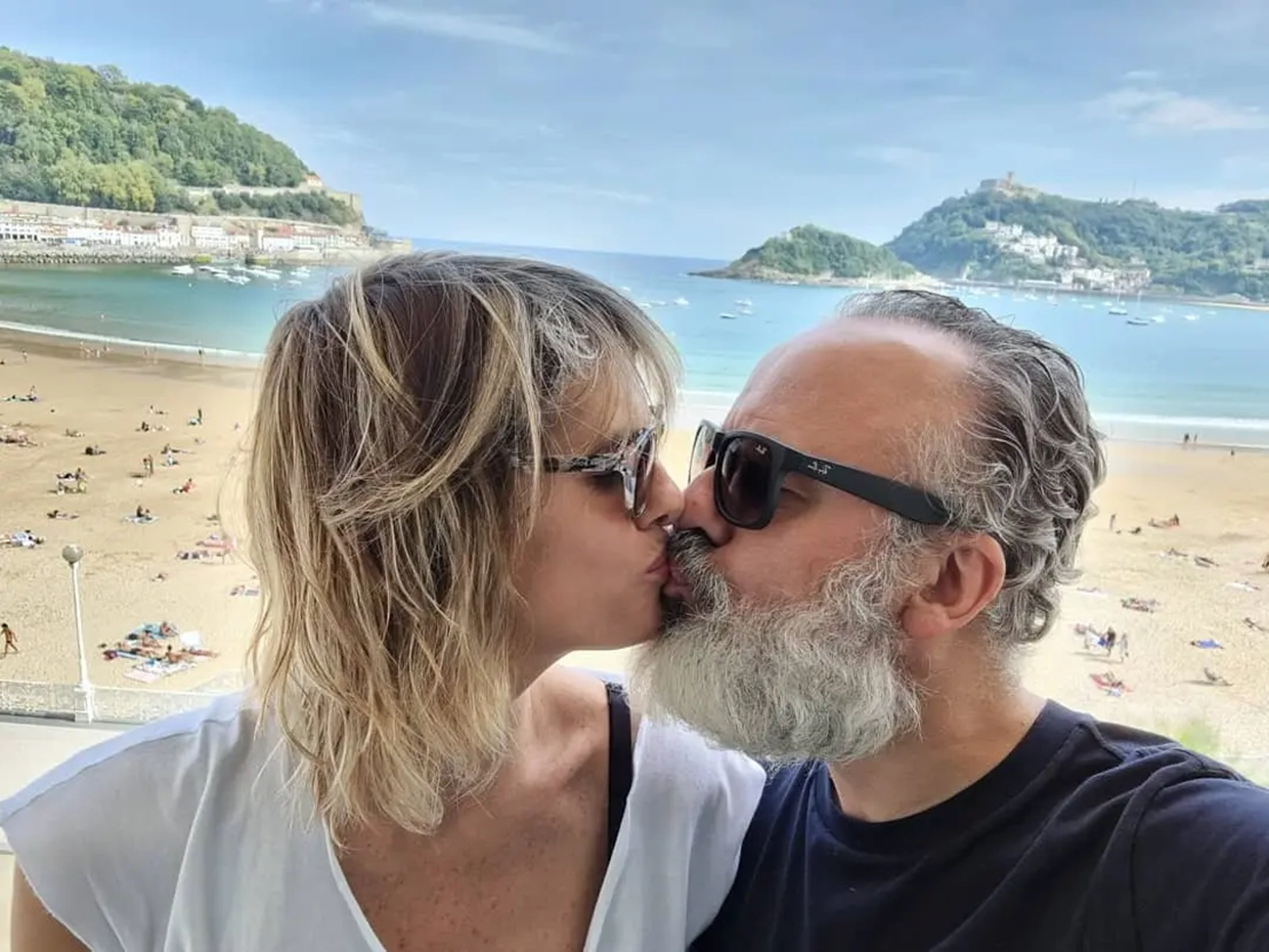 Javier gutiérrez con su pareja