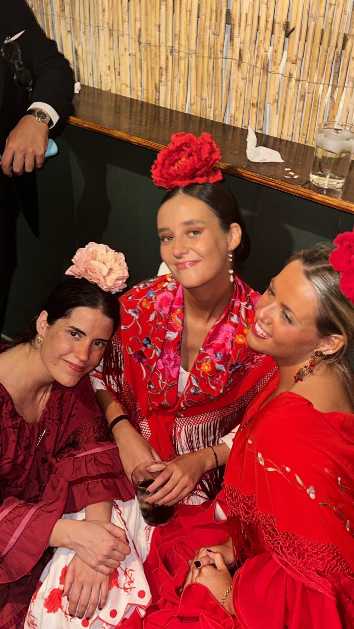 Victoria Federica con Cayetana Rivera y otras amigas en la Feria de Abril.