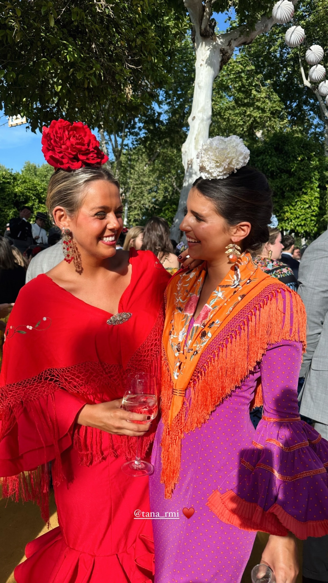 Victoria Federica con Cayetana Rivera y otras amigas en la Feria de Abril.