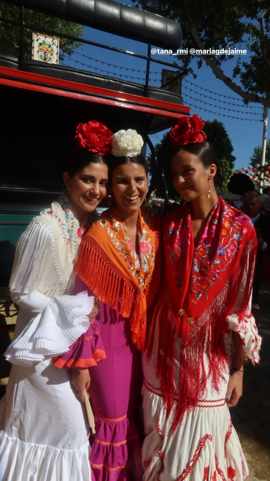Victoria Federica con Cayetana Rivera y otras amigas en la Feria de Abril.