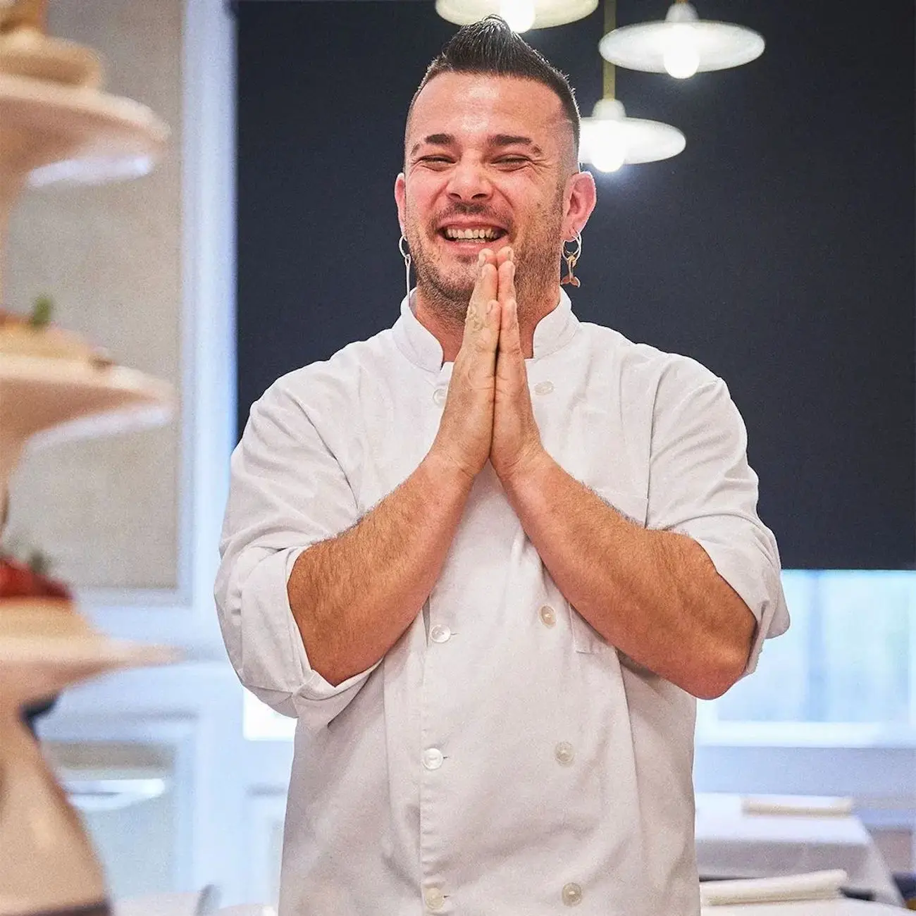 Carlos Maldonado en su restaurante Raices3