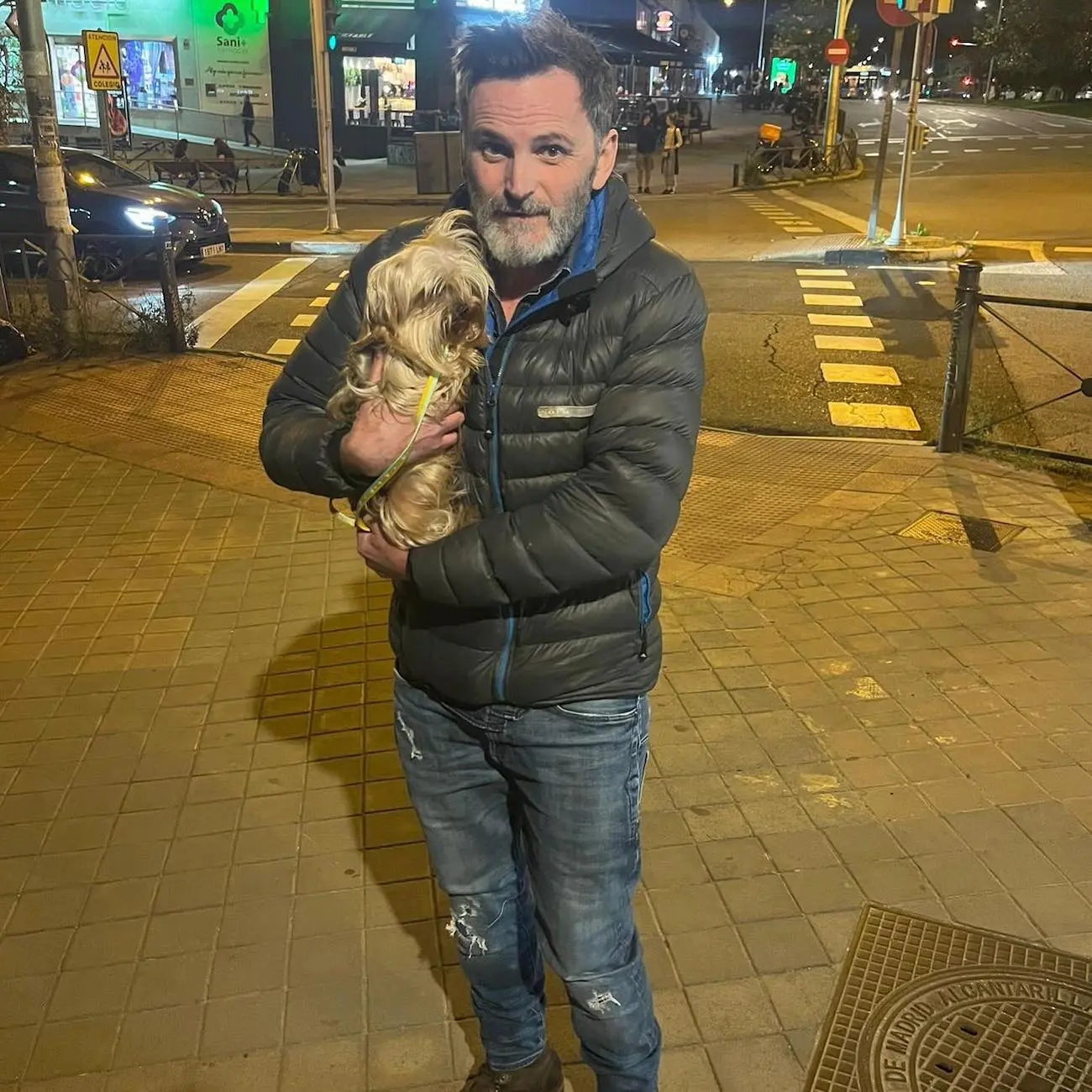 Fernando Tejero con su nueva perrita