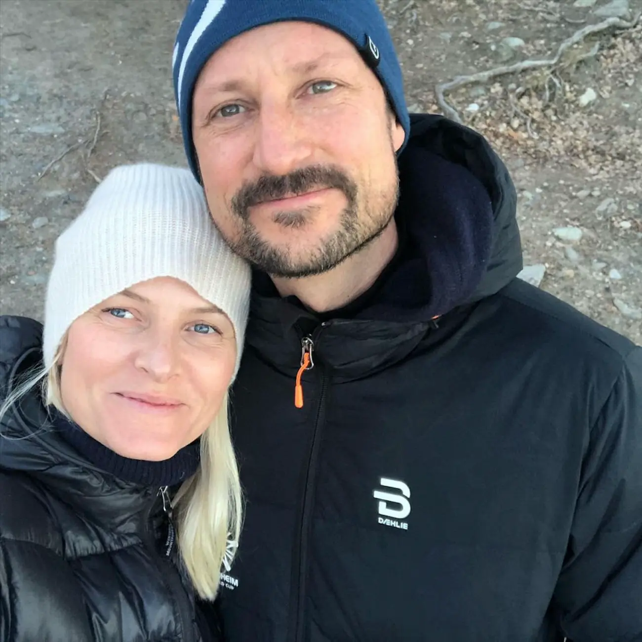 RINCIPES HAAKON Y METTE MARIT DE NORUEGA paseo