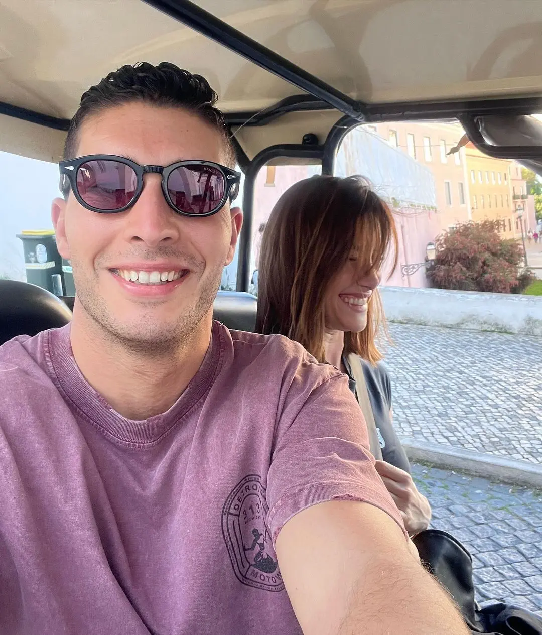 Adara Molinero y su novio en Lisboa.