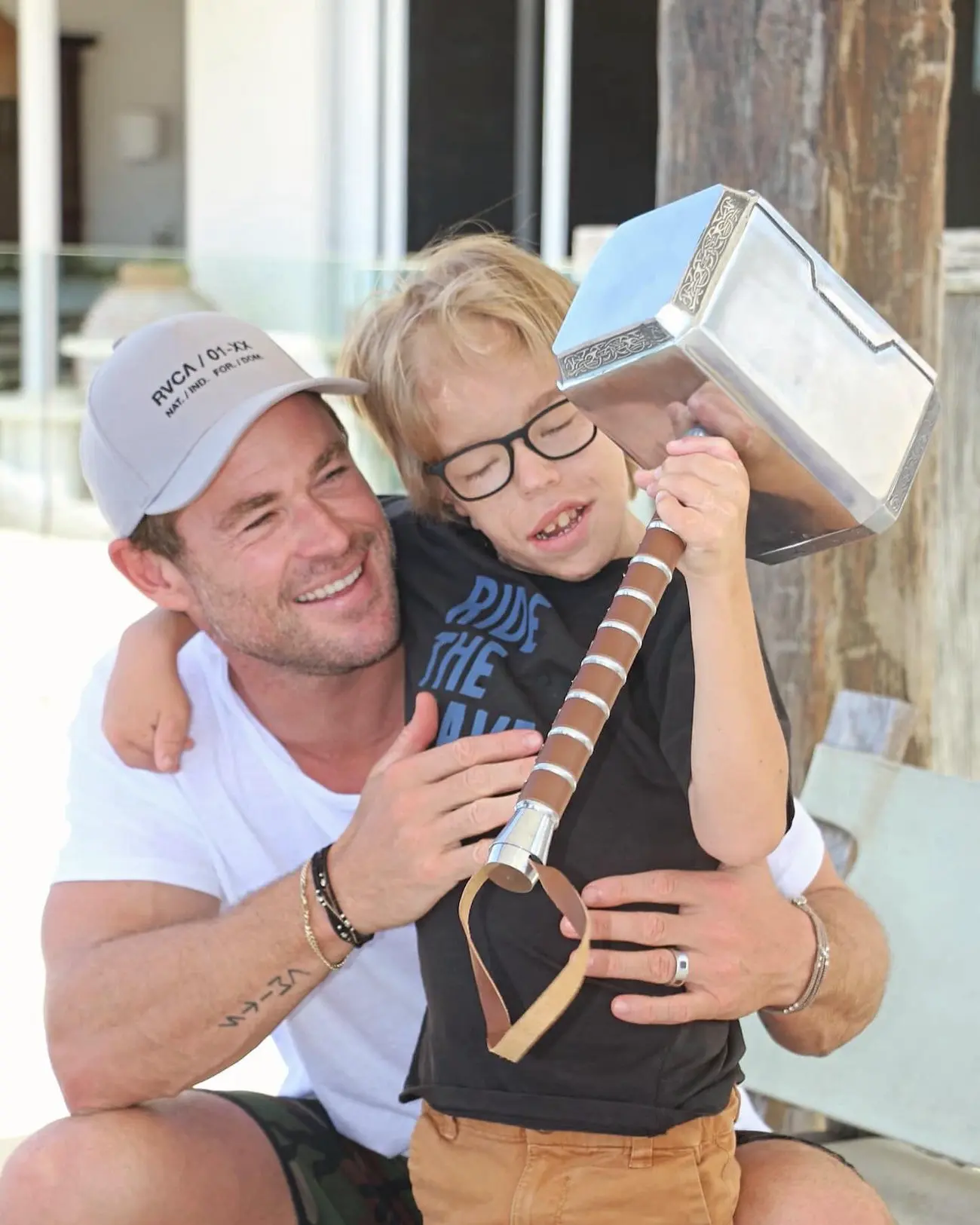 Chris Hemsworth solidario