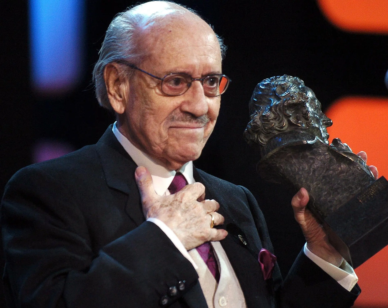 JOSE LUIS LOPEZ VAZQUEZ CON EL GOYA DE HONOR EN LOS PREMIOS GOYA 2005