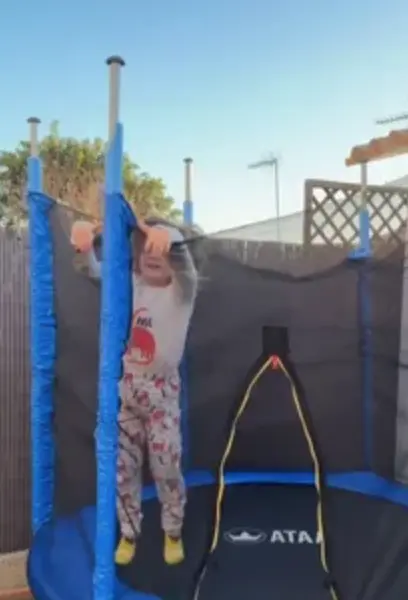 Beatriz Trapote y Víctor Janeiro tienen un parque de atracciones para sus hijos.