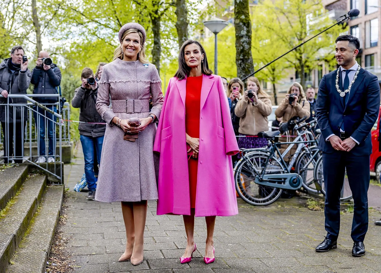 Letizia y Máxima, posando ante los medios