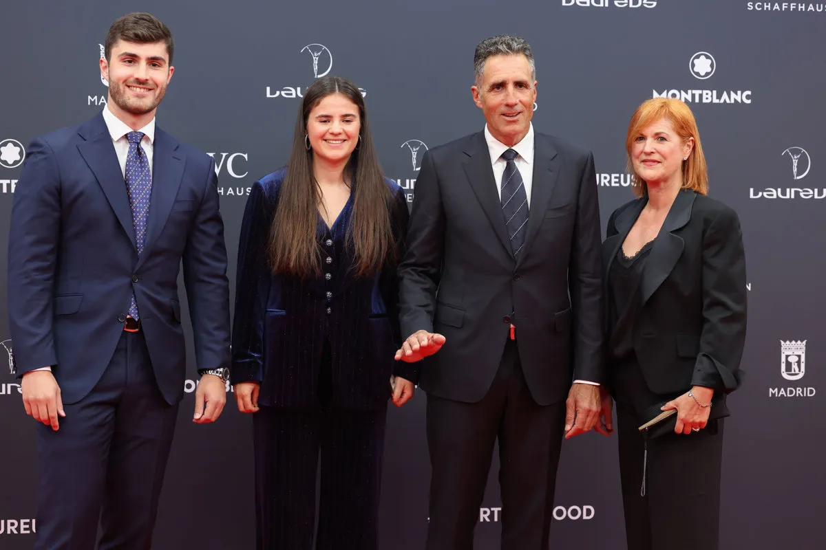 Miguel Indurain con su familia en los premios Laureus.